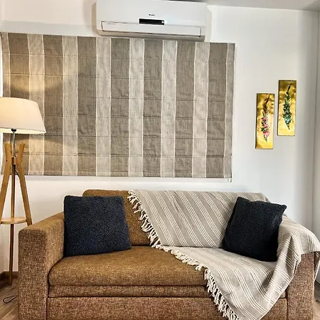 Silver Apartment *