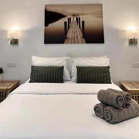 Silver Apartment *